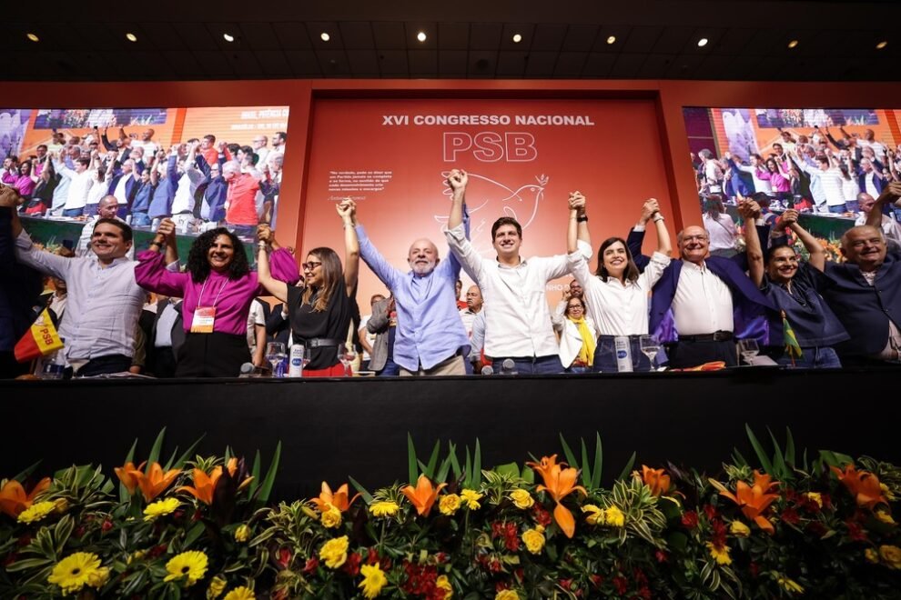joao-campos-assume-psb-nacional-com-apelo-por-frente-democratica-em-2026