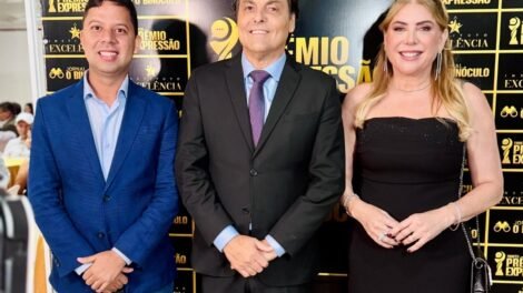 marconi-santana-e-homenageado-com-o-trofeu-expressao