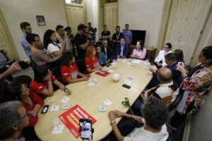 raquel-lyra-garante-cumprimento-integral-do-reajuste-para-os-profissionais-da-educacao