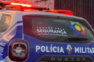 adolescente-de-14-anos-e-apreendido-com-submetralhadora-e-drogas-na-comunidade-do-bode