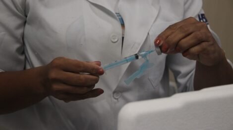 pernambuco-e-o-4o-estado-com-mais-cidades-enfrentando-falta-de-vacinas,-revela-cnm