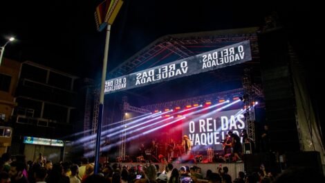 quixaba-lota-praca-com-shows-de-gleydson-gaviao-e-michel-brocador-no-sao-joao-das-tradicoes