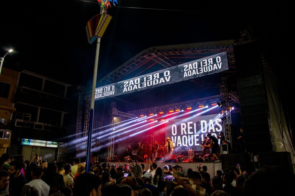 quixaba-lota-praca-com-shows-de-gleydson-gaviao-e-michel-brocador-no-sao-joao-das-tradicoes