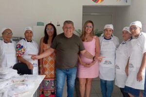 prefeito-de-calumbi-visita-cozinha-comunitaria-e-entrega-novos-epis-e-fardamentos