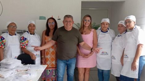 prefeito-de-calumbi-visita-cozinha-comunitaria-e-entrega-novos-epis-e-fardamentos