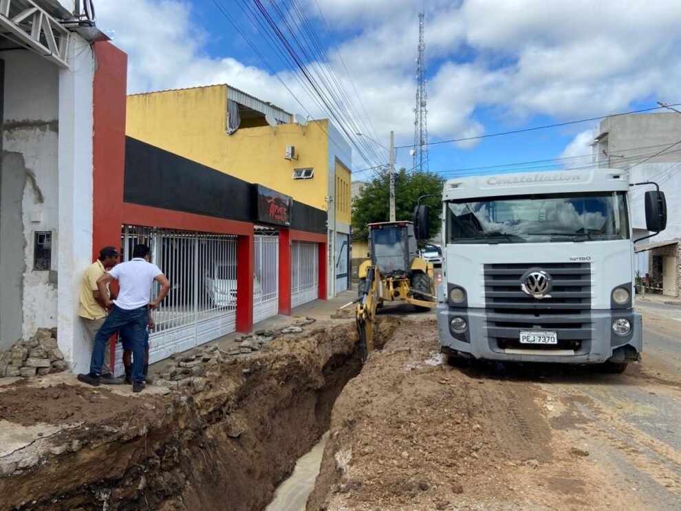 prefeitura-de-afogados-faz-intervencao-para-acabar-com-os-alagamentos-na-rua-mestre-quiterio 
