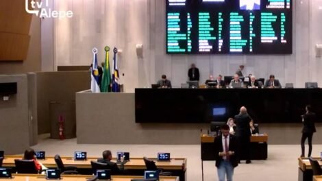 apos-impasse,-alepe-aprova-reajuste-de-6,27%-para-professores-da-rede-estadual