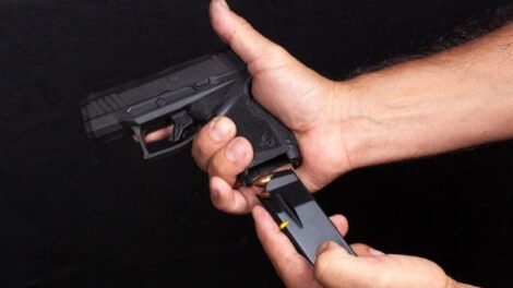 disparo-com-pistola-de-airsoft-causa-confusao-e-termina-na-delegacia-em-afogados