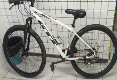dupla-e-detida-apos-roubar-ciclista-na-orla-de-boa-viagem;-bicicleta-e-recuperada