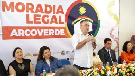 prefeitura-de-arcoverde-entrega-titulos-de-propriedade-e-anuncia-regularizacao-de-140-imoveis