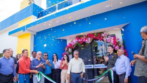 em-quixaba,-prefeito-ze-pretinho-inaugura-o-novo-predio-da-secretaria-municipal-de-saude