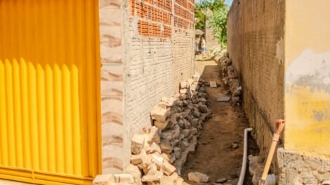 prefeito-de-solidao-acompanha-obras-de-canalizacao-e-calcamento-no-distrito-de-pelo-sinal