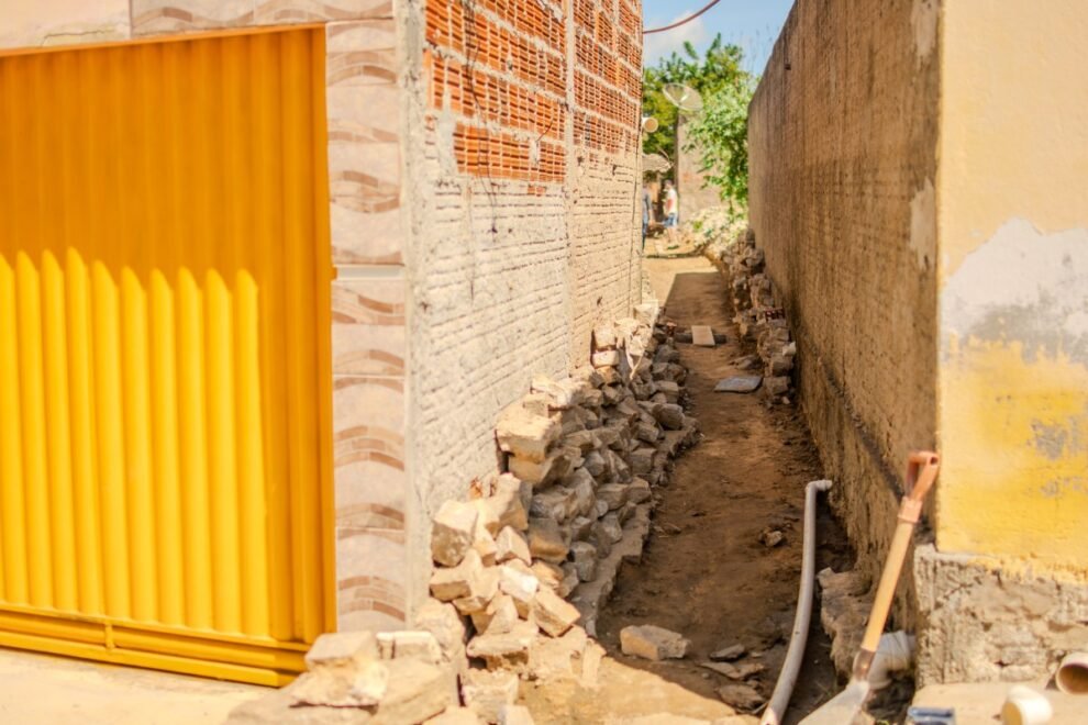 prefeito-de-solidao-acompanha-obras-de-canalizacao-e-calcamento-no-distrito-de-pelo-sinal