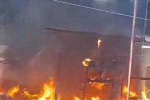 incendio-atinge-deposito-de-reciclaveis-na-rua-da-lama,-em-afogados-da-ingazeira