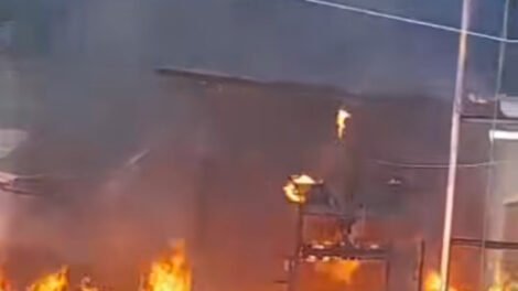incendio-atinge-deposito-de-reciclaveis-na-rua-da-lama,-em-afogados-da-ingazeira