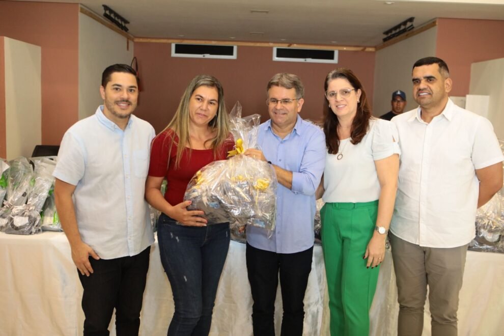 prefeitura-de-afogados-entregou-aos-agentes-de-saude-e-de-endemias-novo-fardamento-e-epi’s