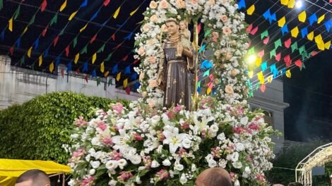 paroquia-de-carnaiba-encerra-trezena-de-santo-antonio-com-procissao-e-celebracao