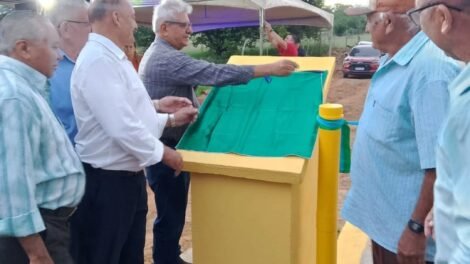 em-quixaba.-prefeito-ze-pretinho-inaugura-passagem-molhada-no-sitio-agua-verde