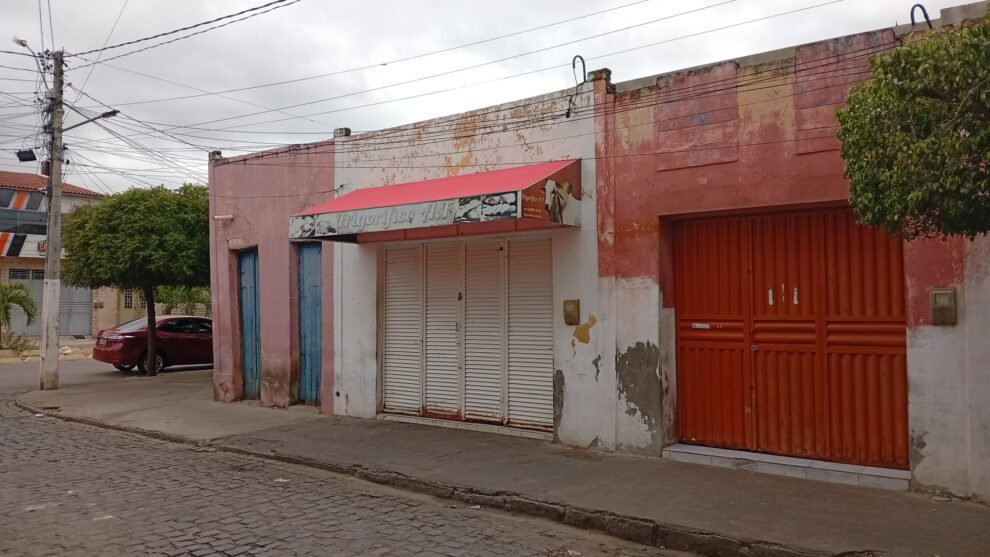 dois-estabelecimentos-comerciais-sao-arrombados-e-produtos-furtados-em-carnaiba