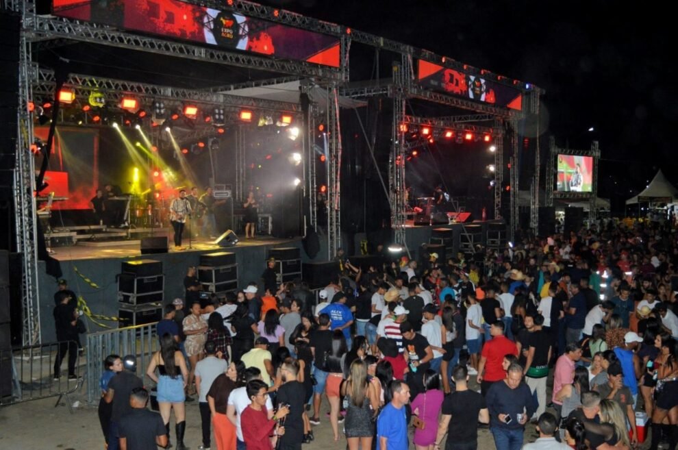 afogados-da-ingazeira-gastara-r$-1,55-milhao-nas-principais-atracoes-da-expoagro-2025,-diz-blog