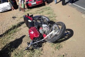 em-betania,-serra-talhadense-colide-moto-em-viatura-da-pm