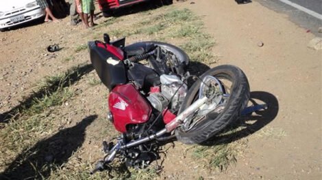 em-betania,-serra-talhadense-colide-moto-em-viatura-da-pm