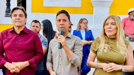 flores-anuncia-obra-de-abastecimento-de-agua-e-reforca-frota-com-novos-veiculos