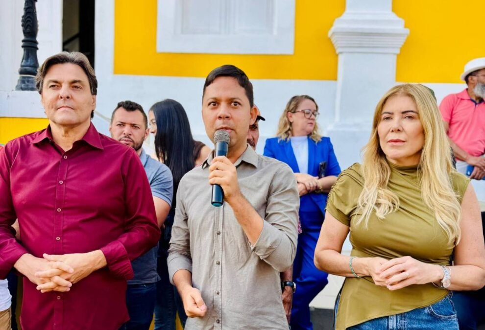 flores-anuncia-obra-de-abastecimento-de-agua-e-reforca-frota-com-novos-veiculos