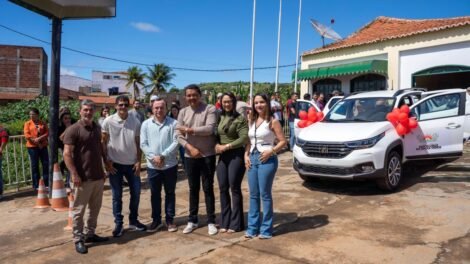 prefeitura-de-santa-cruz-da-baixa-verde-adquire-veiculo-com-recursos-proprios