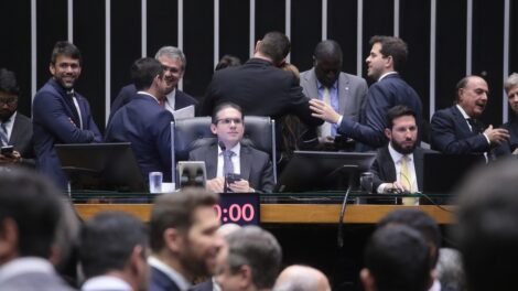 em-barganha-por-emendas-e-derrota-do-governo,-camara-aprova-urgencia-sobre-iof