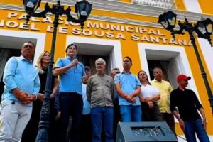 marconi-santana-pleiteia-construcao-de-caps-para-flores-durante-visita-de-humberto-costa