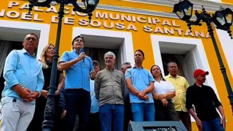 marconi-santana-pleiteia-construcao-de-caps-para-flores-durante-visita-de-humberto-costa
