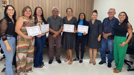 quixaba:-prefeito-ze-pretinho-entrega-certificados-para-aposentadoria-de-quatro-servidores