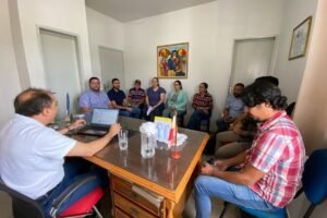 prefeito-de-carnaiba-avalia-demandas-da-populacao-em-reuniao-com-ouvidoria-e-secretarios