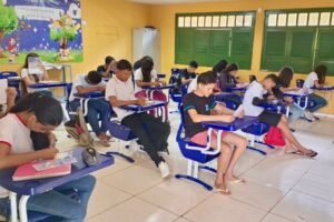 santa-cruz-entrega-de-mesas-e-carteiras-para-rede-municipal