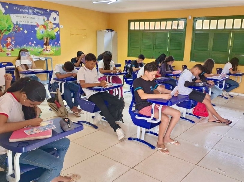 santa-cruz-entrega-de-mesas-e-carteiras-para-rede-municipal