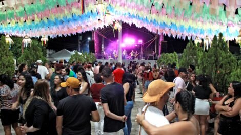 prefeitura-de-iguaracy-promoveu-12-horas-de-forro-com-varias-atracoes-no-palhocao-do-gonzagao