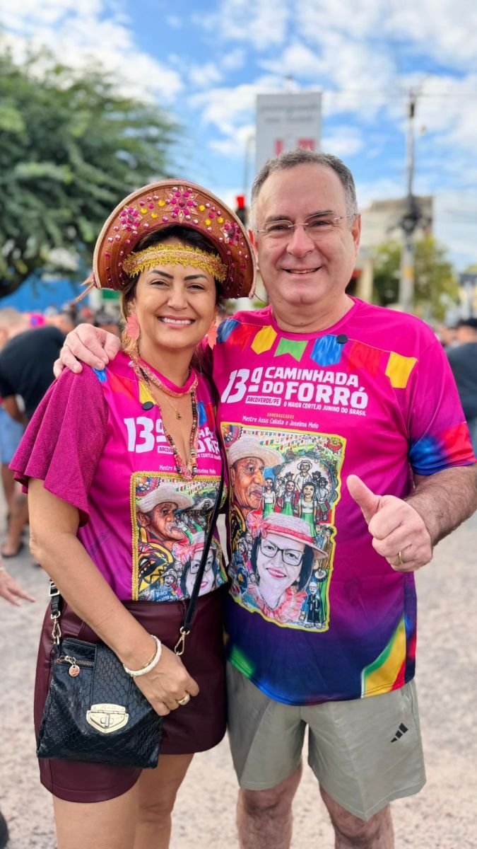 zeca-e-nerianny-acompanham-caminhada-do-forro