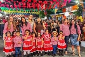 flores:-polo-junino-encanta-publico-com-arraial-da-creche-tia-carmelita-santana