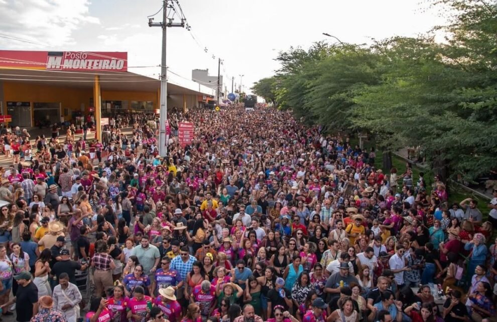 caminhada-do-forro-arrasta-multidao-e-grandes-shows-marcaram-o-domingo-do-sao-joao-de-arcoverde