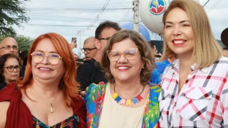 liana-e-senadora-teresa-leitao-participam-da-caminhada-do-forro