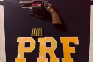homem-e-detido-com-revolver-sem-registro-durante-blitz-da-prf-em-arcoverde
