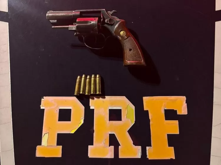 homem-e-detido-com-revolver-sem-registro-durante-blitz-da-prf-em-arcoverde