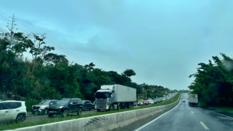 retorno-do-feriadao-causa-longas-filas-na-br-232-em-direcao-ao-recife