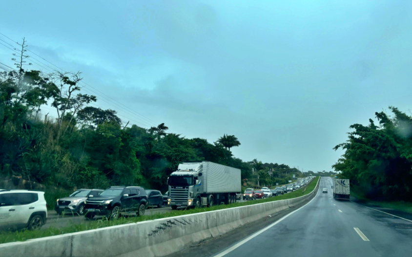retorno-do-feriadao-causa-longas-filas-na-br-232-em-direcao-ao-recife