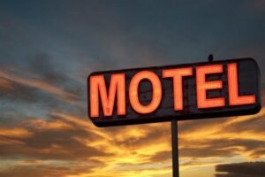 mulher-morre-em-suite-de-motel-em-carnaiba;-causa-da-morte-ainda-e-investigada