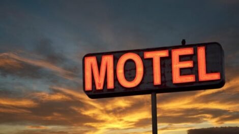 mulher-morre-em-suite-de-motel-em-carnaiba;-causa-da-morte-ainda-e-investigada