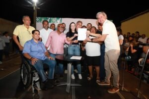 marcia-conrado-assina-ordem-de-servico-de-mais-14-ruas-no-bairro-vila-bela