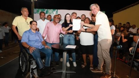 marcia-conrado-assina-ordem-de-servico-de-mais-14-ruas-no-bairro-vila-bela