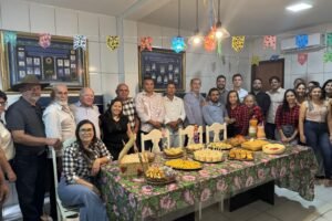 prefeito-de-iguaracy,-dr.-pedro-alves,-participa-de-confraternizacao-junina-na-camara-municipal